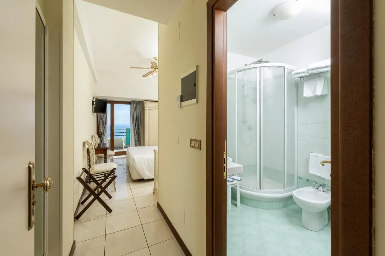 Hotel Porto Roca Monterosso al Mare 4*,