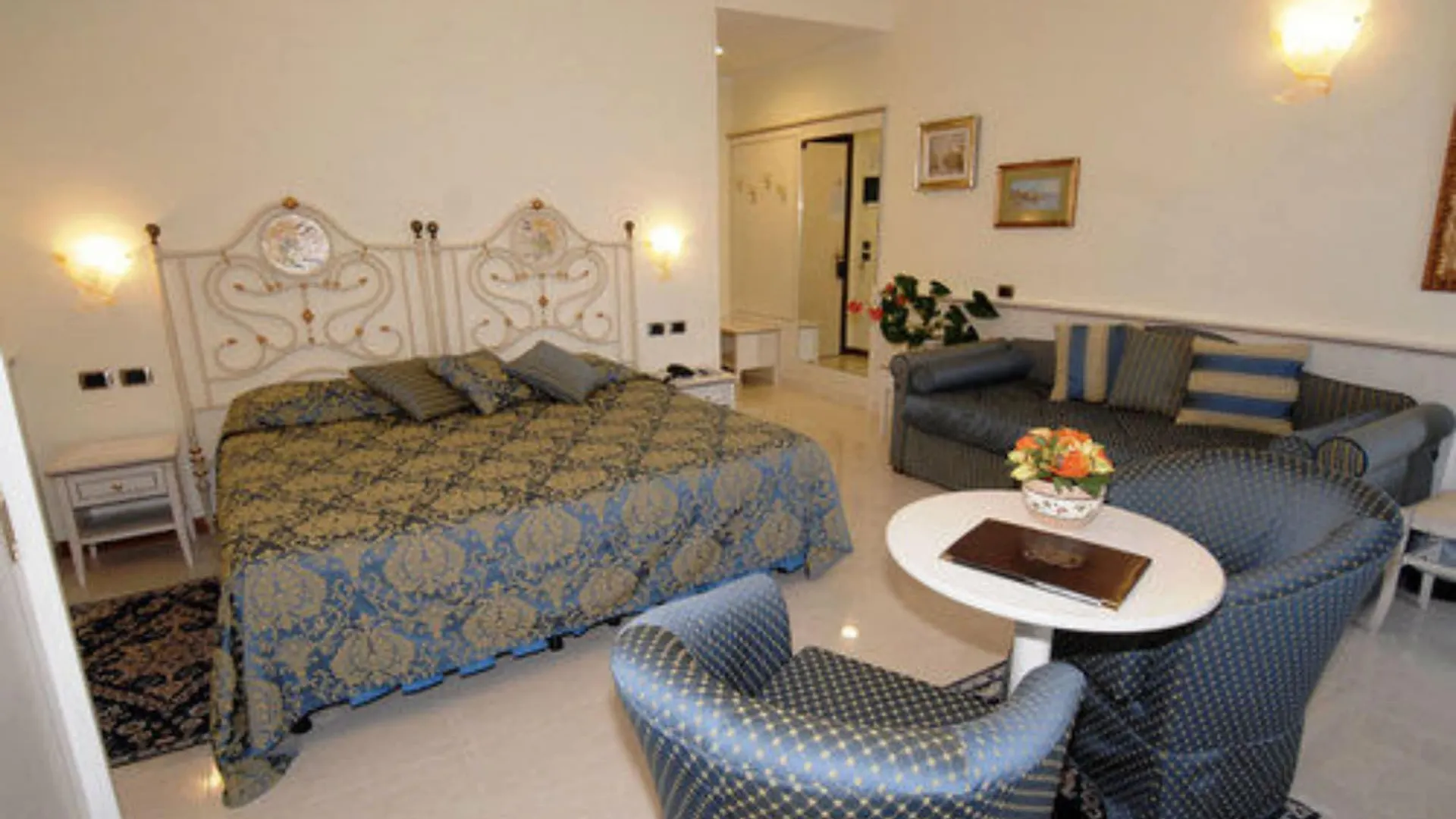 Hotel Porto Roca مونتيروسّو ال ماري