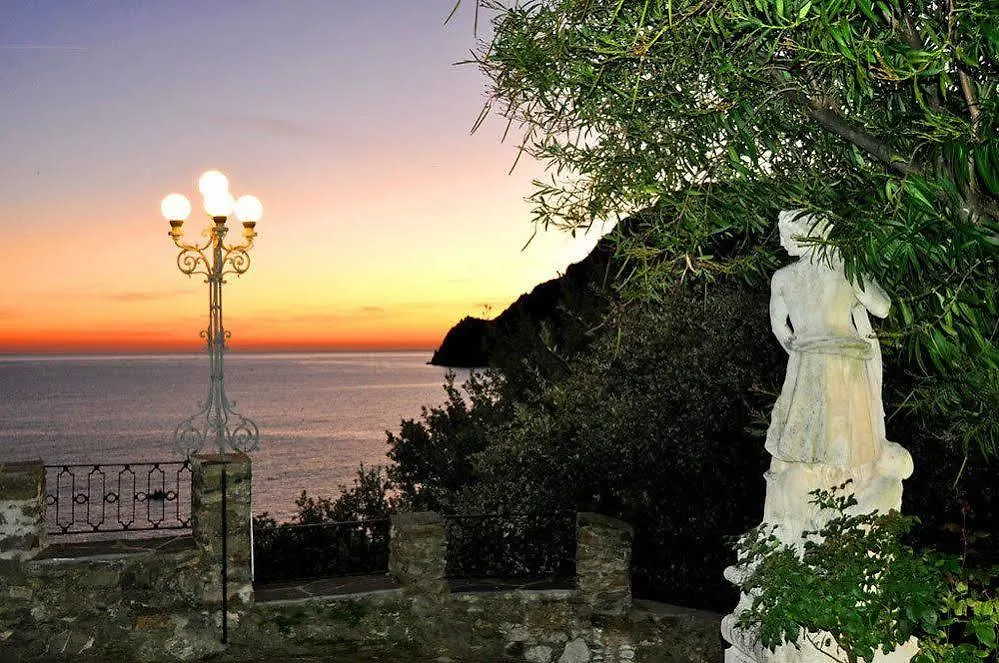 Hotel Porto Roca Monterosso al Mare 4*,